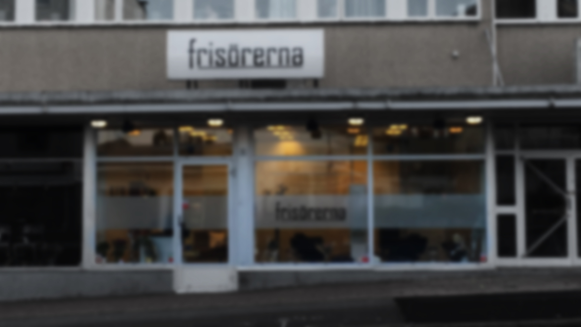 Blurrad bild på frisörernas salong